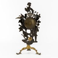 Horloge de cheminée, ornée d'une scène de chasse, en bronze … (photo 4)