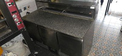 Une Saladette 3 Portes Refrigeree DE Marque Ggmgastro Avec M…