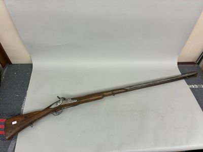 a rifle that is sitting on top of a table