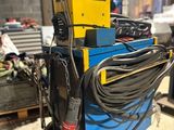 une photo d'une machine posée sur un chariot