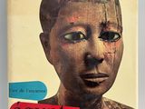 une image représentant un livre sur lequel figure le visage d'une femme