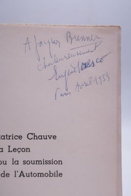 un exemplaire dédicacé d'un livre comportant les autographes d'un homme et d'une femme