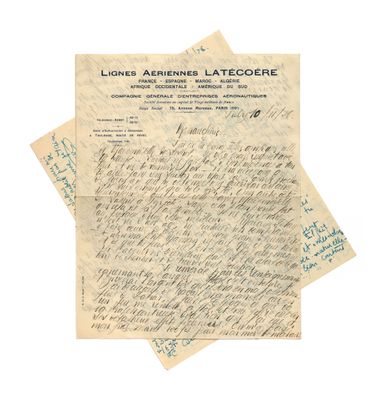 une lettre écrite à l'encre noire sur une feuille de papier