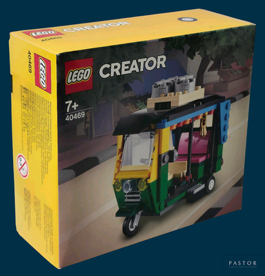 une boîte de Lego Creators sur fond bleu