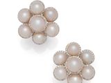 une paire de boucles d'oreilles en perles de culture et diamants