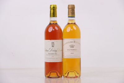 deux bouteilles de vin posées l'une à côté de l'autre sur une table