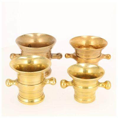 FRANCE Ensemble de quatre mortiers à anses, en bronze doré d…