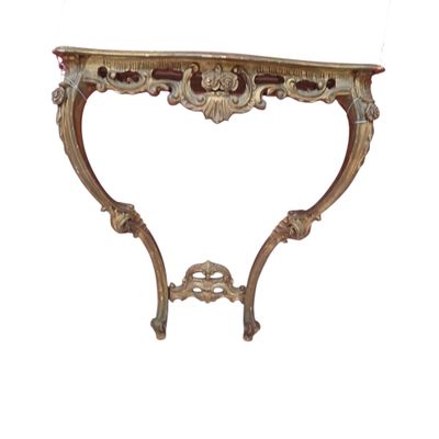 Console de style rocaille en bois doré.