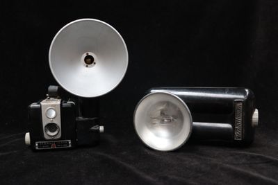 KODAK & TECHNILUMEN - caméra Brownie en bakélite avec flash … - Photo 1