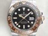 une montre Rolex exposée sur la table