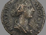 une pièce d'argent portant une tête de femme