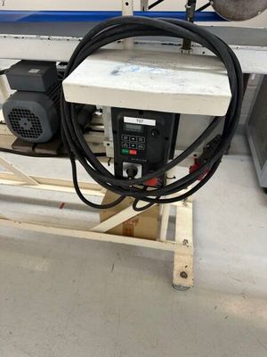 l'image d'une machine posée sur une table
