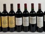 plusieurs bouteilles de vin sont alignées sur une table