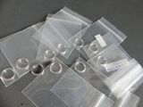 beaucoup de sacs en plastique transparent munis d'anneaux