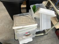 Lot de bacs plastique, en l'état (photo 2)