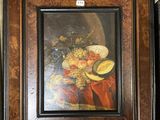 tableau représentant une nature morte composée de fruits et de fleurs, dans un cadre en bois