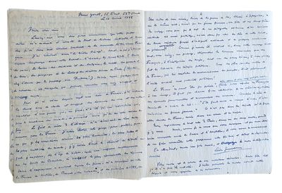 un gros plan d'un morceau de papier sur lequel on a écrit