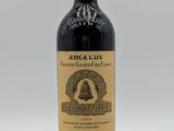 l'image d'une bouteille de vin posée sur une table