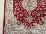 un tapis rouge et blanc orné d'un motif en médaillon
