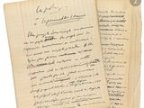 deux vieux papiers couverts d'écriture manuscrite, posés l'un sur l'autre