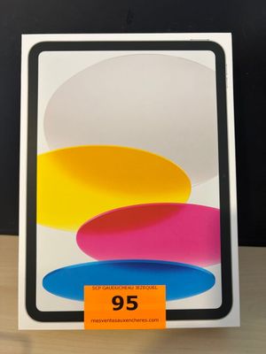 Le nouvel iPad 11 est exposé à l'Apple Store