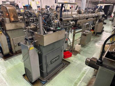 de nombreuses machines regroupées dans une même pièce