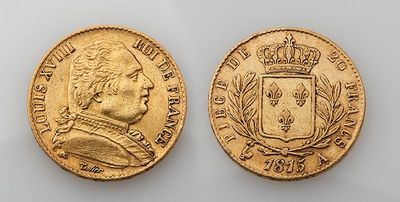 two gold sovereigns, one of which has a crown and the other of which is a crown