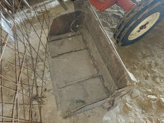 Tracteur agricole MASSEY FERGUSON 145. Sans carte grise. Vendu av...
