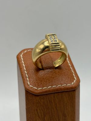 yellow gold men ' s ring with a diamond set in the center