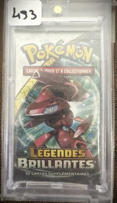 un gros plan sur une carte à collectionner Pokémon dans son emballage