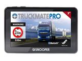 une photo d'un camion circulant sur la route