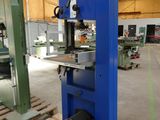an image of a machine that is sitting on a pallet in a warehouse