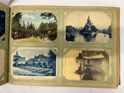 un livre ouvert pour montrer des photos d'une ville