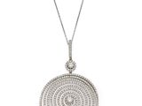 un pendentif en or blanc et diamants sur une chaîne