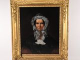 portrait d'une femme portant un bonnet blanc et une robe noire, dans un cadre doré