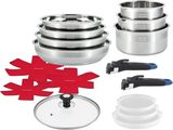 un gros plan sur un ensemble de casseroles et de poêles sur fond blanc