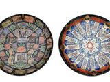 deux assiettes ornées de motifs sont posées côte à côte