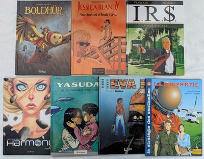 un grand nombre de livres posés sur une table
