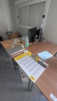 A l'extérieur, dans un Algeco: (photo 4)