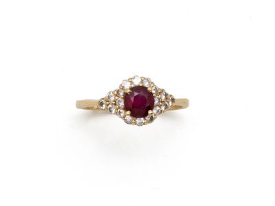 Bague ovale en rubis et diamants