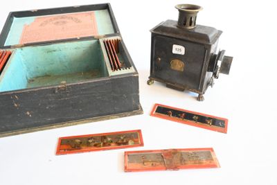 une petite boîte sur laquelle figure une inscription quelconque