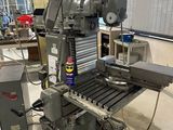 une machine placée au milieu d'une pièce