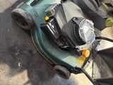 a small machine that is sitting on the ground
