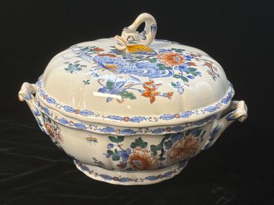 Soupière en GIEN, prise poisson