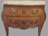 une image d'une commode en bois avec un plateau en marbre