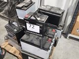de nombreux types de piles empilées les unes sur les autres