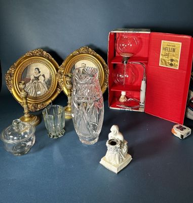 a lot of glass items that are on the table