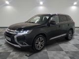 Le nouveau Mitsubishi Outlander 2019 est garé dans un showroom.