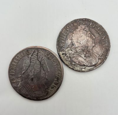 deux pièces d'argent, dont l'une représente une femme et l'autre un homme