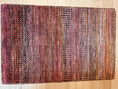 Tapis moderne couleur rouge et blanc 0/90 x 0/60